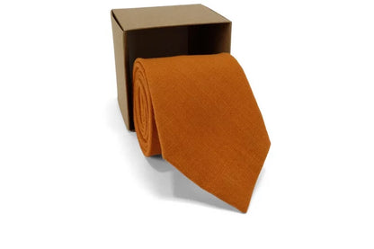 Cravate orange brûlée